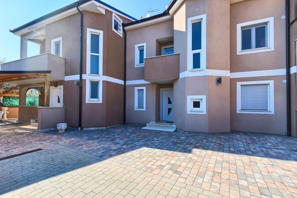 Lovely Fazana Apartments 400M From The Sea Extérieur photo