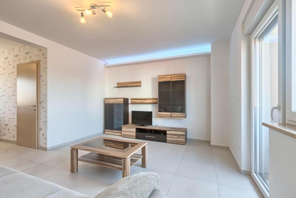 Lovely Fazana Apartments 400M From The Sea Extérieur photo