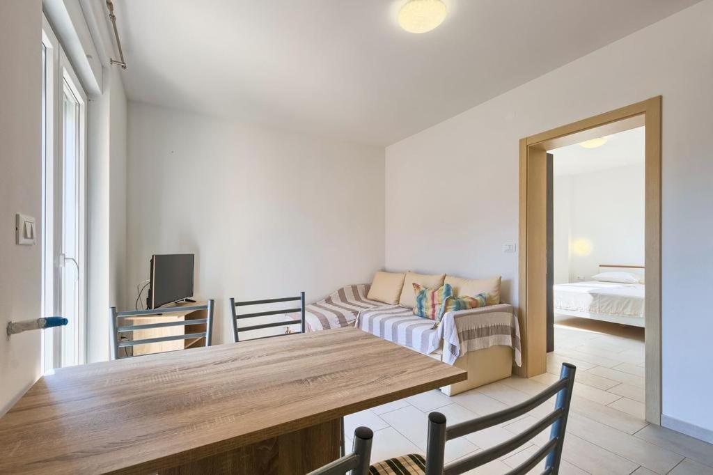 Lovely Fazana Apartments 400M From The Sea Extérieur photo